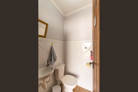 Casa à venda com 250m², 3 quartos e 3 vagas Casa à venda com 250m², 3 quartos e 3 vagasBanheiro de Serviço