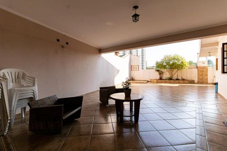 Casa à venda com 250m², 3 quartos e 3 vagas Casa à venda com 250m², 3 quartos e 3 vagasQuintal