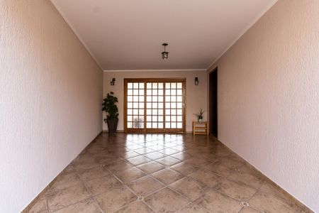 Casa à venda com 250m², 3 quartos e 3 vagas Casa à venda com 250m², 3 quartos e 3 vagasGaragem