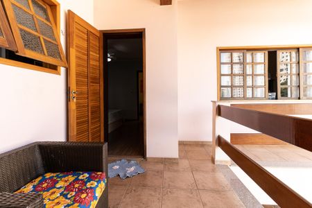 Casa à venda com 250m², 3 quartos e 3 vagas Casa à venda com 250m², 3 quartos e 3 vagasVaranda