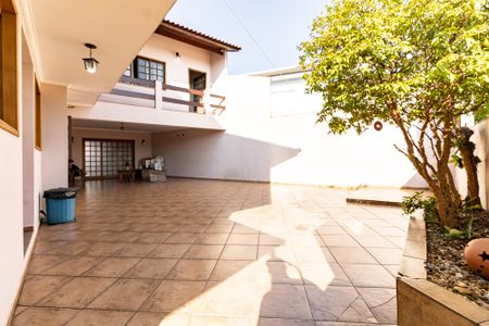 Casa à venda com 250m², 3 quartos e 3 vagas Casa à venda com 250m², 3 quartos e 3 vagasQuintal