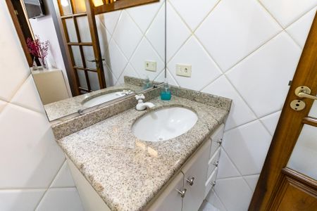 Casa à venda com 250m², 3 quartos e 3 vagas Casa à venda com 250m², 3 quartos e 3 vagasBanheiro da Suíte 1