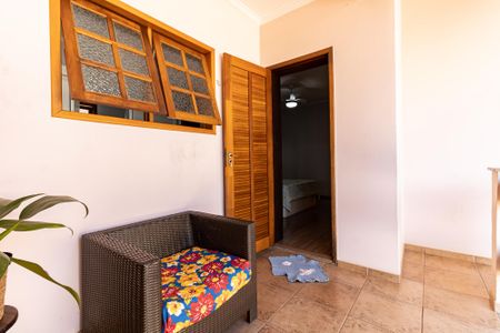 Casa à venda com 250m², 3 quartos e 3 vagas Casa à venda com 250m², 3 quartos e 3 vagasVaranda