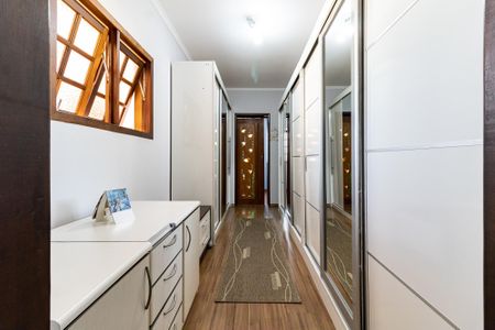 Casa à venda com 250m², 3 quartos e 3 vagas Casa à venda com 250m², 3 quartos e 3 vagasCloset da Suíte 2