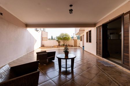 Casa à venda com 250m², 3 quartos e 3 vagas Casa à venda com 250m², 3 quartos e 3 vagasQuintal