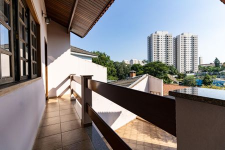 Casa à venda com 250m², 3 quartos e 3 vagas Casa à venda com 250m², 3 quartos e 3 vagasVaranda