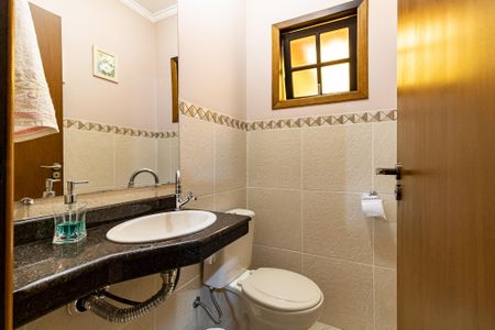 Casa à venda com 250m², 3 quartos e 3 vagas Casa à venda com 250m², 3 quartos e 3 vagasLavabo