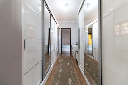 Casa à venda com 250m², 3 quartos e 3 vagas Casa à venda com 250m², 3 quartos e 3 vagasCloset da Suíte 2