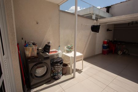 Casa à venda com 130m², 3 quartos e 2 vagas Casa à venda com 130m², 3 quartos e 2 vagasÁREA DE SERVIÇO