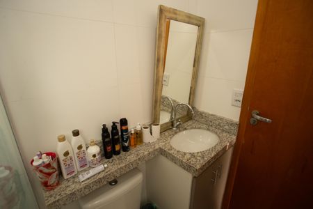 Casa à venda com 130m², 3 quartos e 2 vagas Casa à venda com 130m², 3 quartos e 2 vagasBANHEIRO