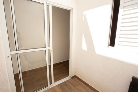 Casa à venda com 130m², 3 quartos e 2 vagas Casa à venda com 130m², 3 quartos e 2 vagasVARANDA