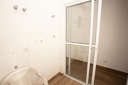 Casa à venda com 130m², 3 quartos e 2 vagas Casa à venda com 130m², 3 quartos e 2 vagasVARANDA