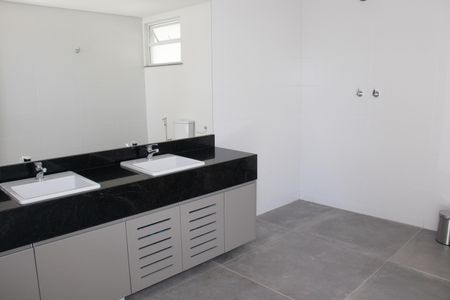Apartamento à venda com 152m², 4 quartos e 4 vagasBanheiro/Área comum