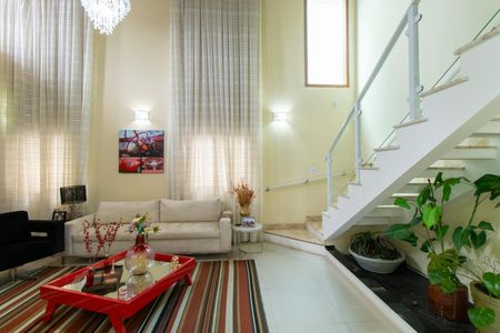 Casa de condomínio para alugar com 400m², 3 quartos e 4 vagasSala