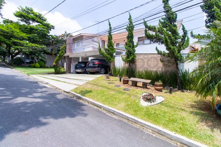 Casa de condomínio para alugar com 400m², 3 quartos e 4 vagasFachada