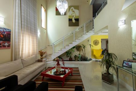 Casa de condomínio para alugar com 400m², 3 quartos e 4 vagasSala