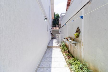 Casa de condomínio para alugar com 400m², 3 quartos e 4 vagasCorredor lateral