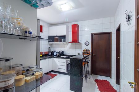 Casa de condomínio para alugar com 400m², 3 quartos e 4 vagasCozinha