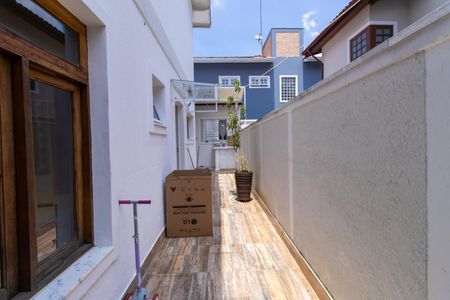 Casa de condomínio para alugar com 400m², 3 quartos e 4 vagasCorredor lateral