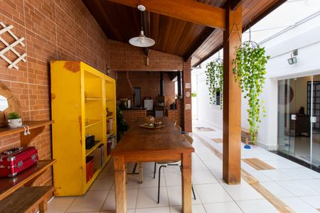 Casa de condomínio para alugar com 400m², 3 quartos e 4 vagasChurrasqueira