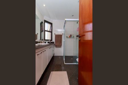 Apartamento à venda com 168m², 3 quartos e 2 vagasSuíte - Banheiro