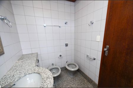 Apartamento à venda com 130m², 4 quartos e 2 vagas Apartamento à venda com 130m², 4 quartos e 2 vagasBanheiro suite