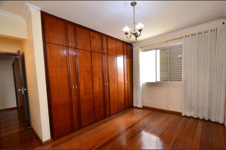 Apartamento à venda com 130m², 4 quartos e 2 vagas Apartamento à venda com 130m², 4 quartos e 2 vagasSuite