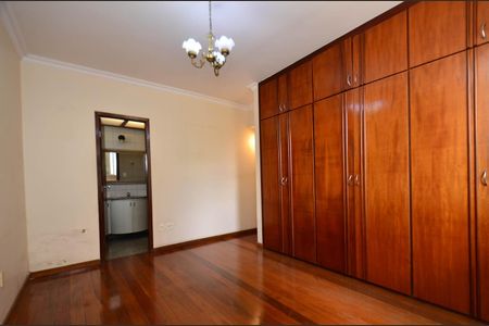 Apartamento à venda com 130m², 4 quartos e 2 vagas Apartamento à venda com 130m², 4 quartos e 2 vagasSuite