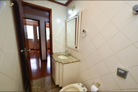 Apartamento à venda com 130m², 4 quartos e 2 vagas Apartamento à venda com 130m², 4 quartos e 2 vagasBanheiro social