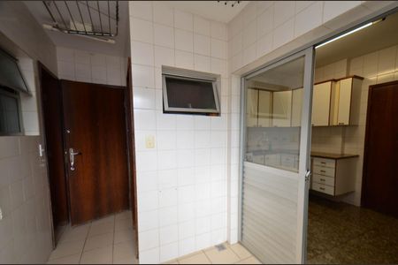 Apartamento à venda com 130m², 4 quartos e 2 vagas Apartamento à venda com 130m², 4 quartos e 2 vagasÁrea serviço
