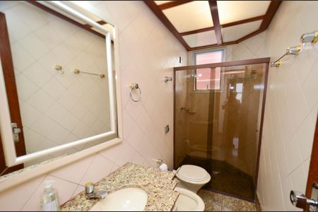 Apartamento à venda com 130m², 4 quartos e 2 vagas Apartamento à venda com 130m², 4 quartos e 2 vagasBanheiro social