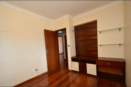 Apartamento à venda com 130m², 4 quartos e 2 vagas Apartamento à venda com 130m², 4 quartos e 2 vagasQuarto3