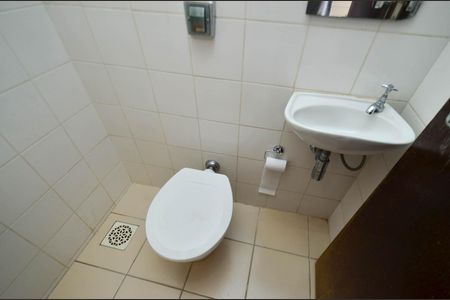 Apartamento à venda com 130m², 4 quartos e 2 vagas Apartamento à venda com 130m², 4 quartos e 2 vagasBanheiro serviço