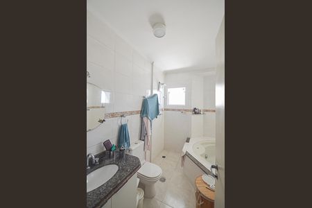 Casa à venda com 165m², 3 quartos e 3 vagasBanheiro da Suíte