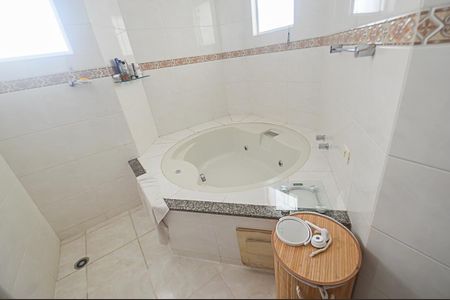 Casa à venda com 165m², 3 quartos e 3 vagasBanheiro da Suíte