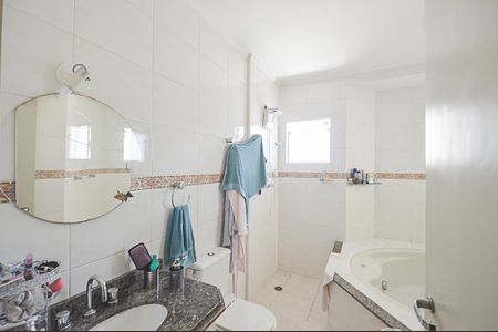 Casa à venda com 165m², 3 quartos e 3 vagasBanheiro da Suíte