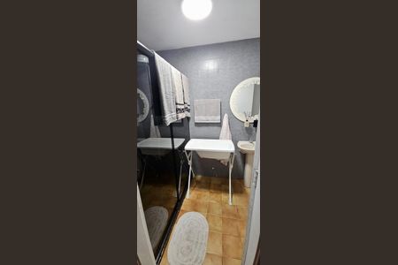 Casa à venda com 150m², 2 quartos e 2 vagas Casa à venda com 150m², 2 quartos e 2 vagasBanheiro