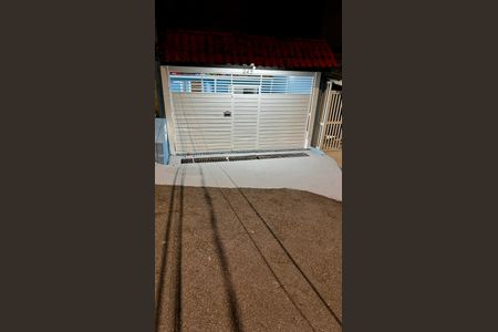 Casa à venda com 150m², 2 quartos e 2 vagas Casa à venda com 150m², 2 quartos e 2 vagasFachada