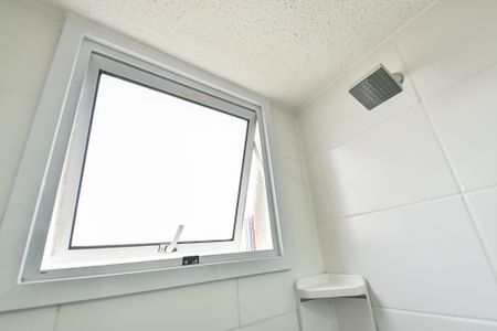 Apartamento para alugar com 55m², 2 quartos e 1 vaga Apartamento para alugar com 55m², 2 quartos e 1 vagaBanheiro social
