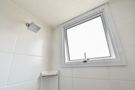 Apartamento para alugar com 55m², 2 quartos e 1 vaga Apartamento para alugar com 55m², 2 quartos e 1 vagaBanheiro da suíte