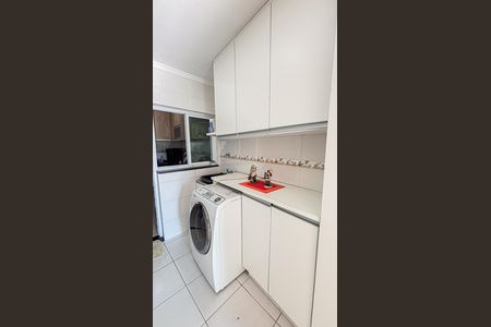 Apartamento à venda com 121m², 2 quartos e 1 vaga Apartamento à venda com 121m², 2 quartos e 1 vagaÁrea de Serviço