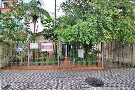 Casa à venda com 330m², 2 quartos e 4 vagasFachada