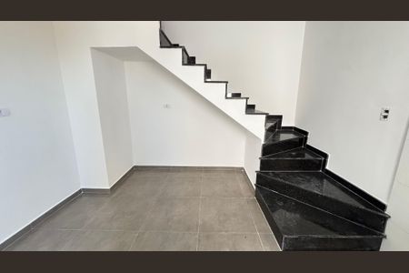 Apartamento à venda com 106m², 2 quartos e 2 vagasEscada