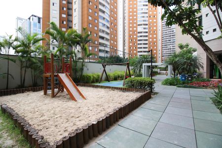 Apartamento à venda com 121m², 3 quartos e 3 vagasÁrea comum - Playground