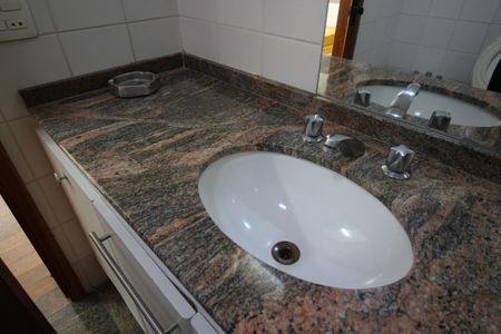 Apartamento à venda com 121m², 3 quartos e 3 vagasBanheiro da Suíte 1