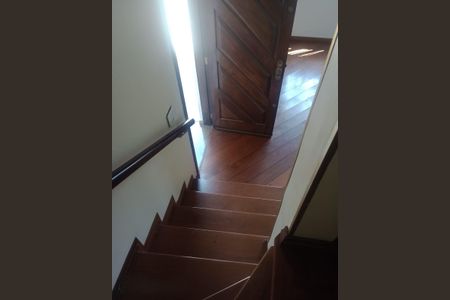 Casa à venda com 129m², 3 quartos e 3 vagas Casa à venda com 129m², 3 quartos e 3 vagasEscadaria