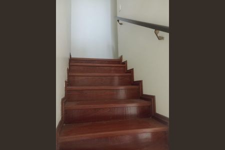 Casa à venda com 129m², 3 quartos e 3 vagas Casa à venda com 129m², 3 quartos e 3 vagasEscadaria