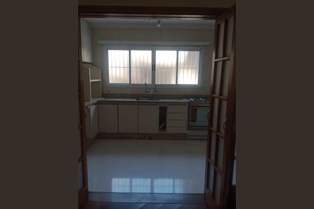 Casa à venda com 129m², 3 quartos e 3 vagas Casa à venda com 129m², 3 quartos e 3 vagasCozinha