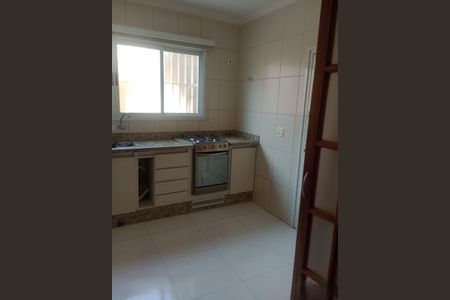 Casa à venda com 129m², 3 quartos e 3 vagas Casa à venda com 129m², 3 quartos e 3 vagasCozinha