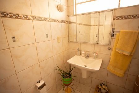 Casa à venda com 220m², 3 quartos e 2 vagasBanheiro